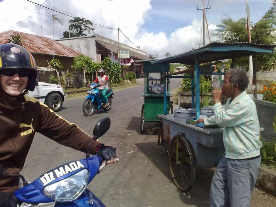 on a Balinese scooter next to the Bakso seller