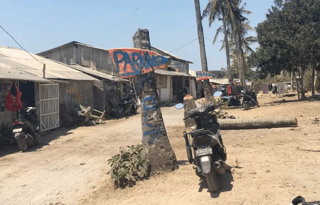 parking area behind the warung on stilts at Balangan Beach