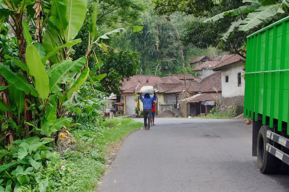 trucks along the main road from Semarapura 