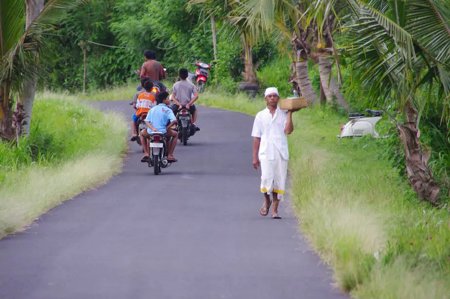 streetlife in east bali