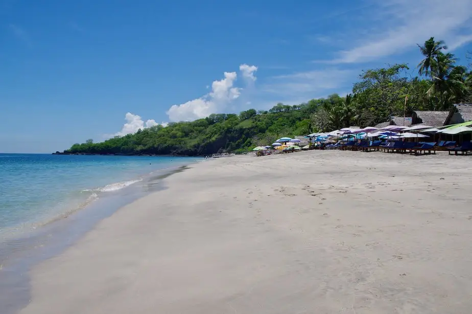 white beach candidasa bali