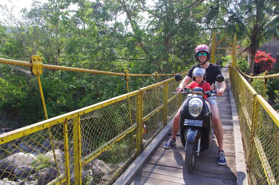 Tukad Yeh Unda Sidemen yellow bridge