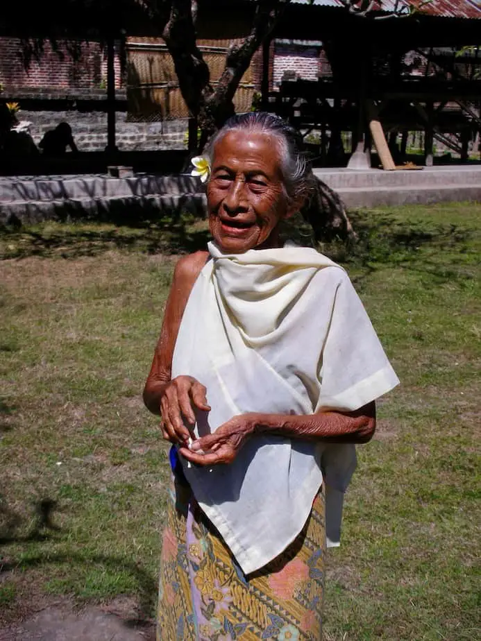 Old Balinese lady at the temples of Buleleng