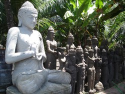 bali statues on the road at Batubulan