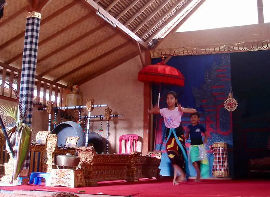 balinese dancing course at the pondok pekak library in ubud