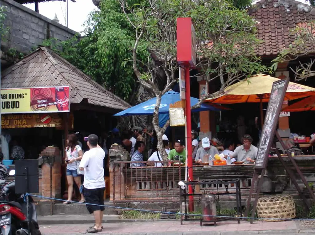 locals and travelers eating at the ibu oka restaurant in Ubud