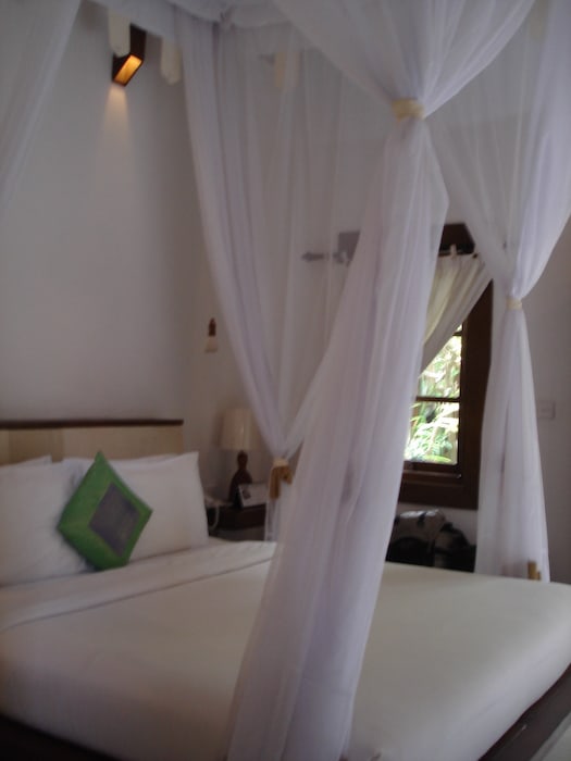 alam asmara dive resort bungalow room