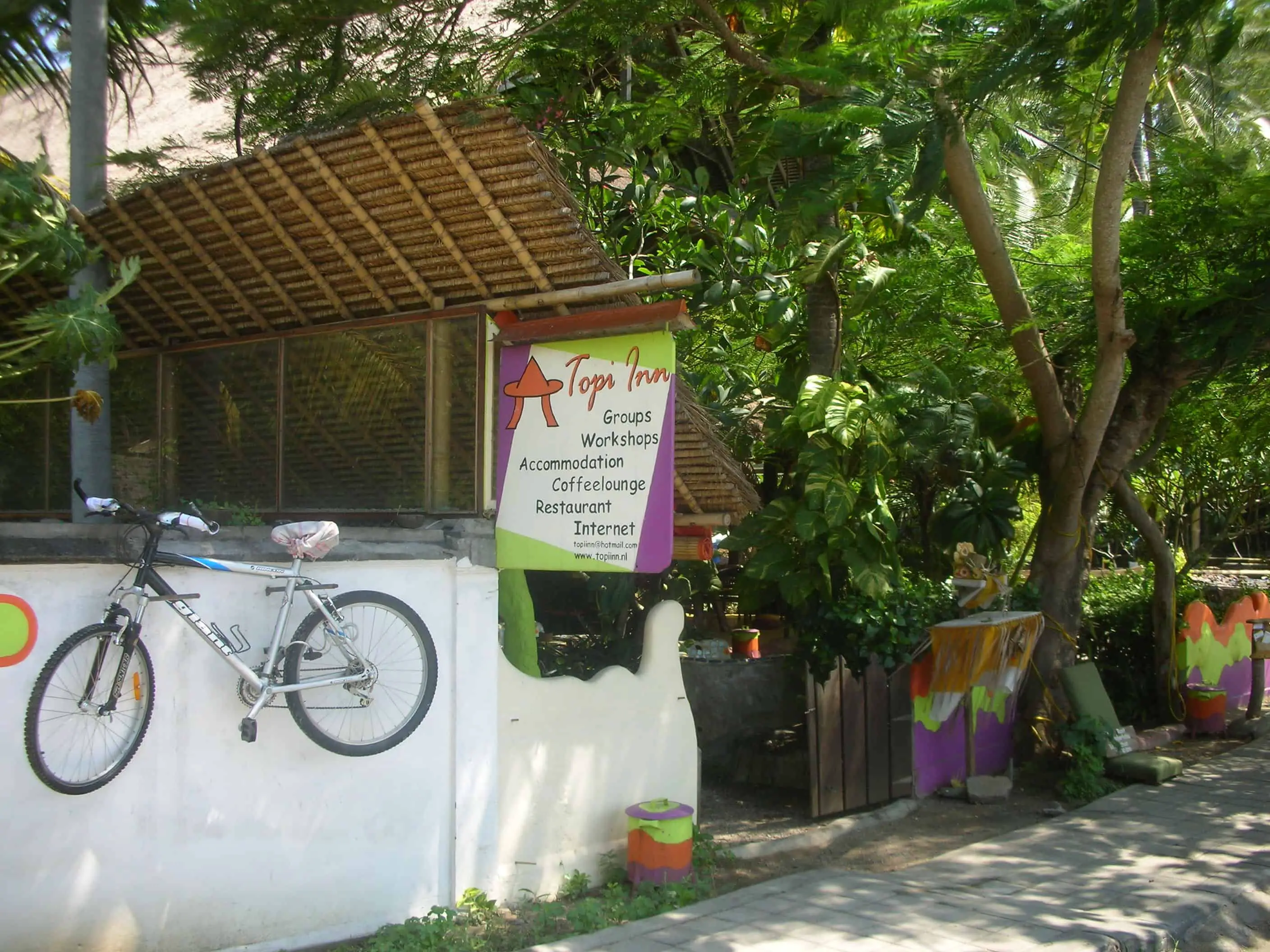 topi inn restaurant in padangbai