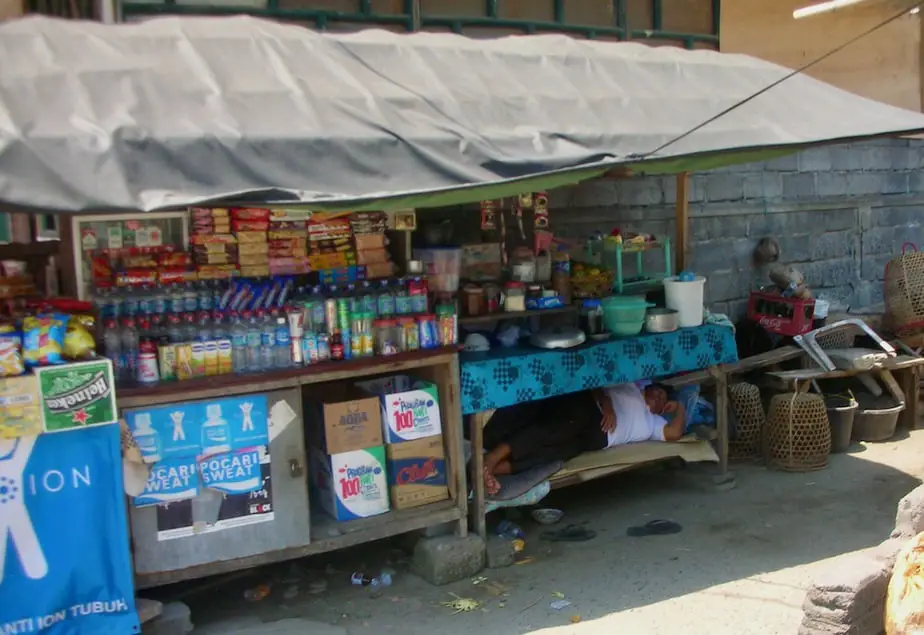 little Balinese warung selling food, drinks and snacks