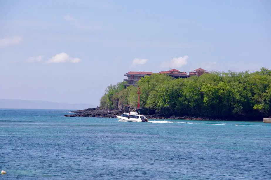 fast boat leaving from Padangbai to the Gili islands on Lombok