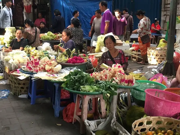 balinese woman selling flowers at the ubud morning market