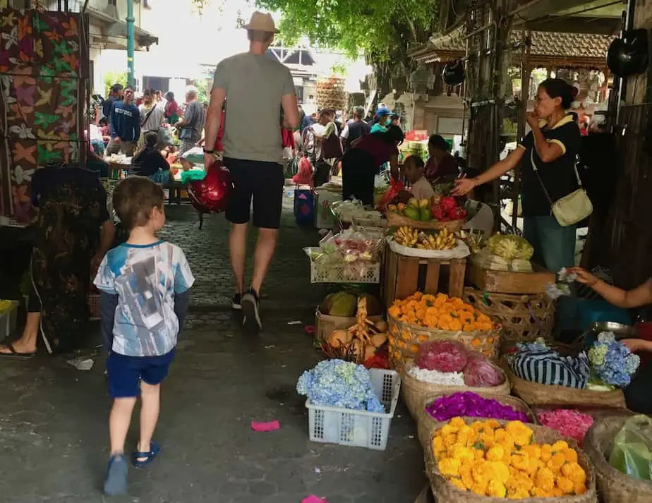 one of the things to do with kids in Bali is to visit the local market