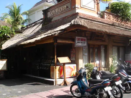 cafe wayan along jalan monkey forest