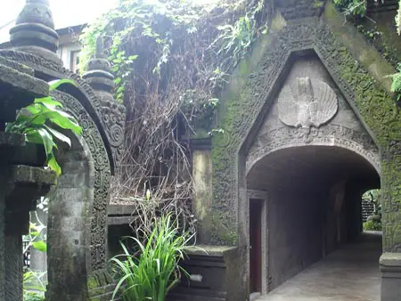 leading to the ibah ubud rooms 