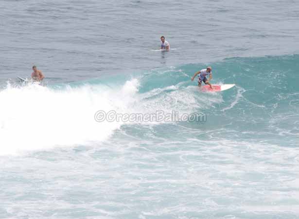surf camp advance surfers at uluwatu beach