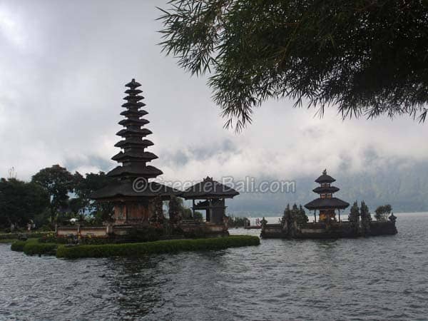 temple complex ulun danu bratan temple