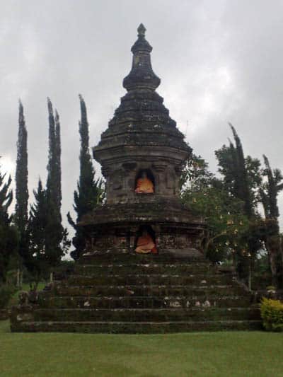 giant stupa at ulun danu bratan temple bali