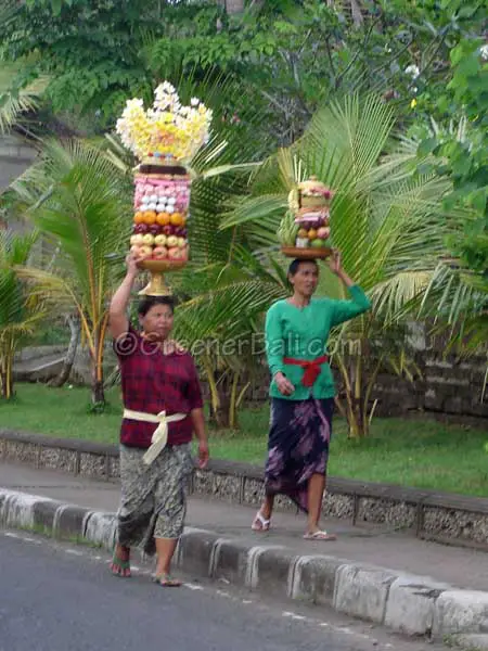women carrying offerings bali