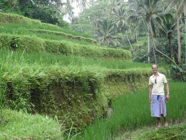 matthias verbaan walking through the rice fields at gunung kawi bali