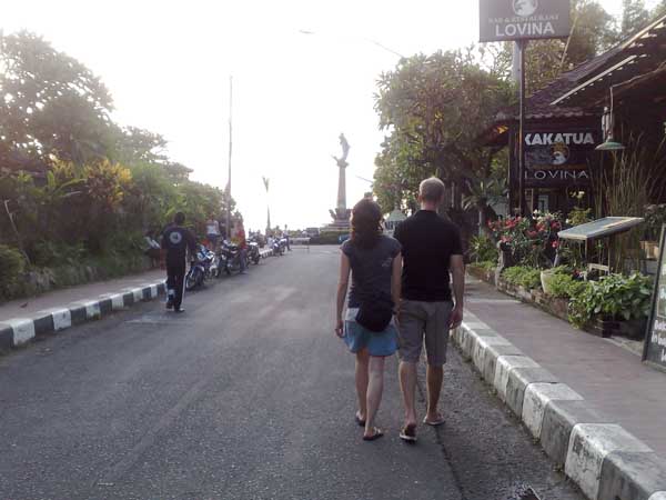 kalibukbuk street running towards the beach in lovina