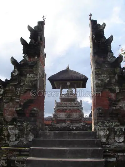 temple gate at mengwi