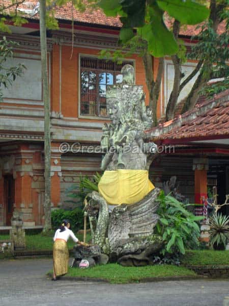 entrance to neka museum ubud