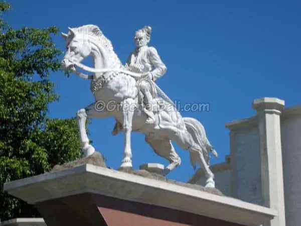 statue at singaraja bali