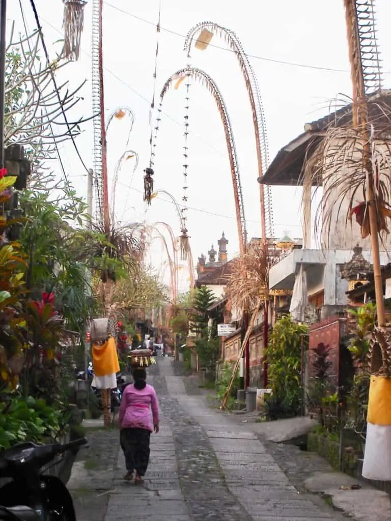 Balinese woman walking on Jalan Kajeng