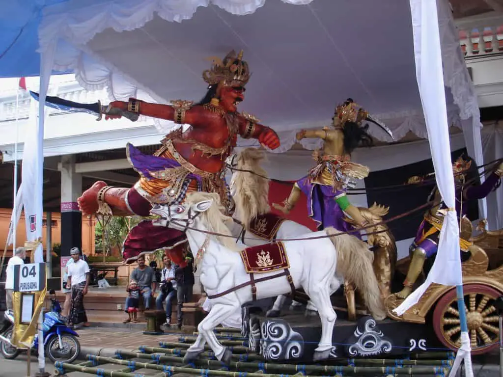 ogoh ogoh fighting each other in bali just before nyepi day