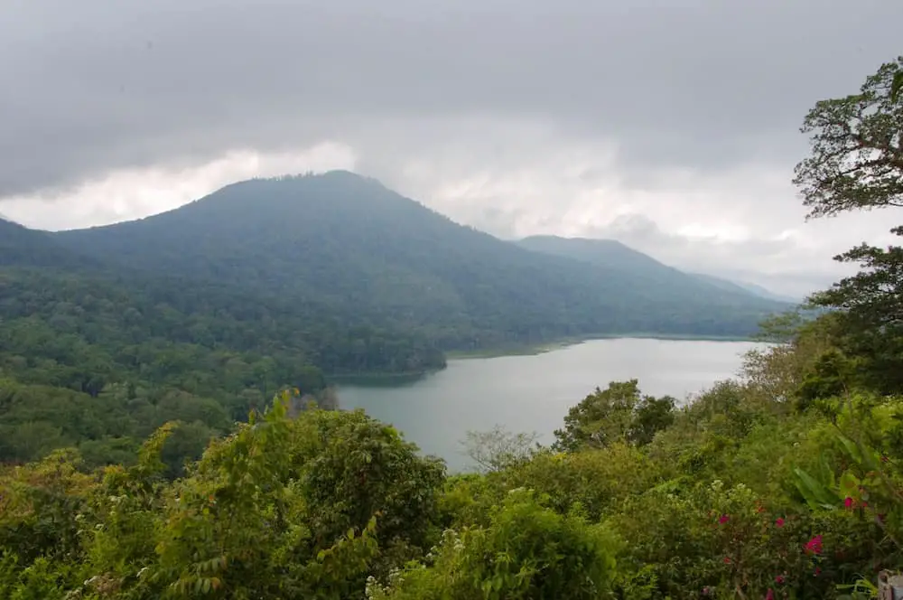 jungle trekking in Bali at Lake Tamblingan and Lake Buyan