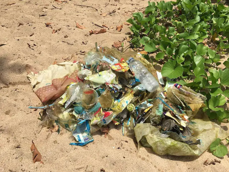 rubbish on Jimbaran beach