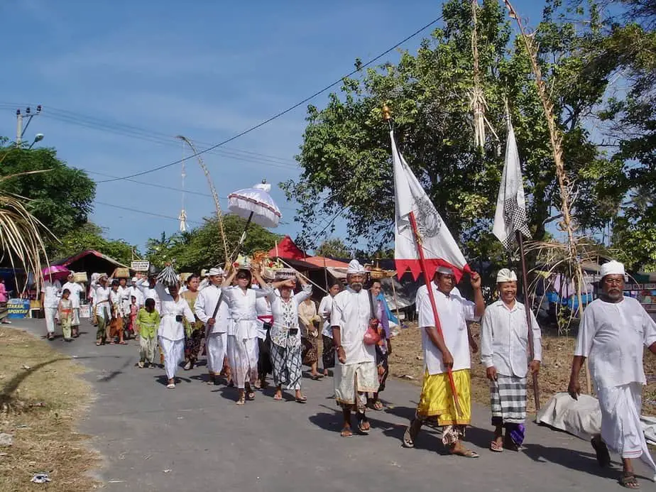 traditional balinese clothing during a ceremony