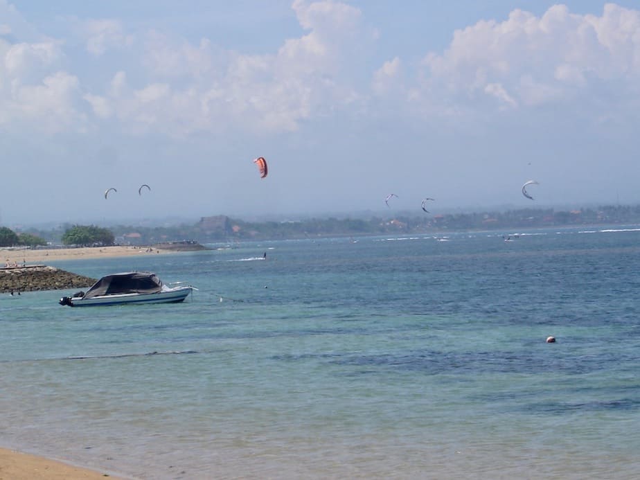 kite surfing in Sanur