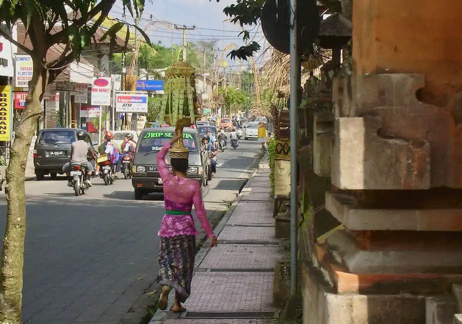 woman with offering on Jalan Monkey Forest in Ubud