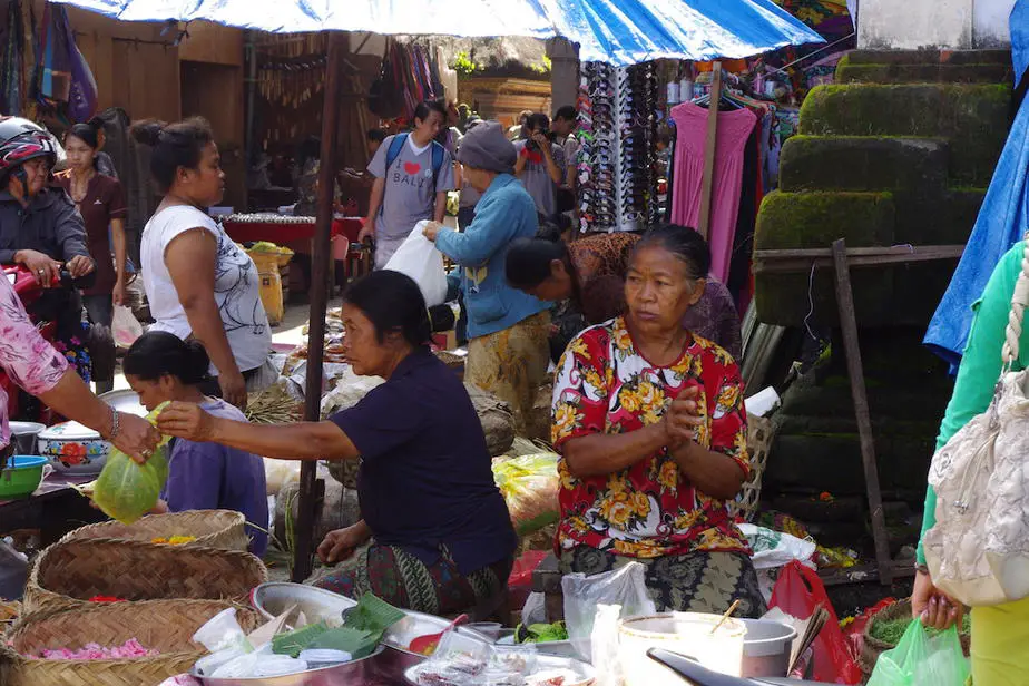 Ubud market where Balinese women are selling cakes