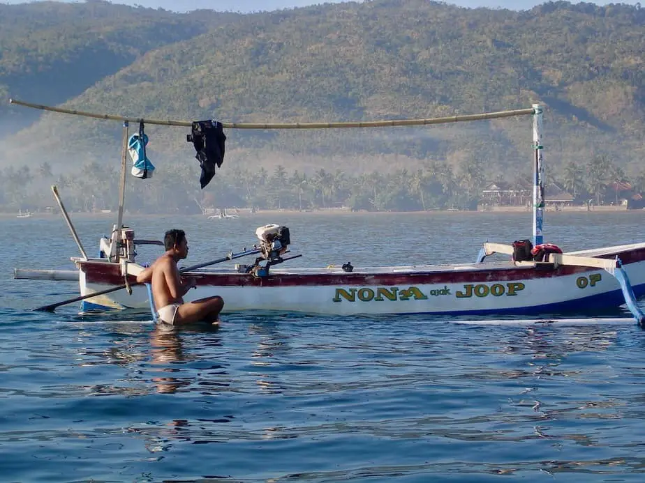 traditional fishing boat coming back to shore at Lovina Beach