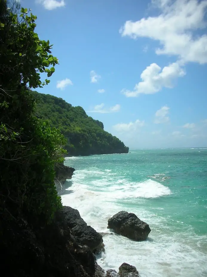 view on the cliffs at Green Bowl Beach