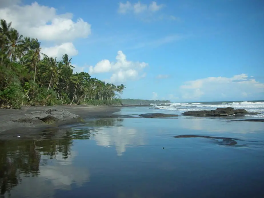 Soka Beach is lined with palmtrees yet hardly anybody comes to visit this gorgeous beach in Bali