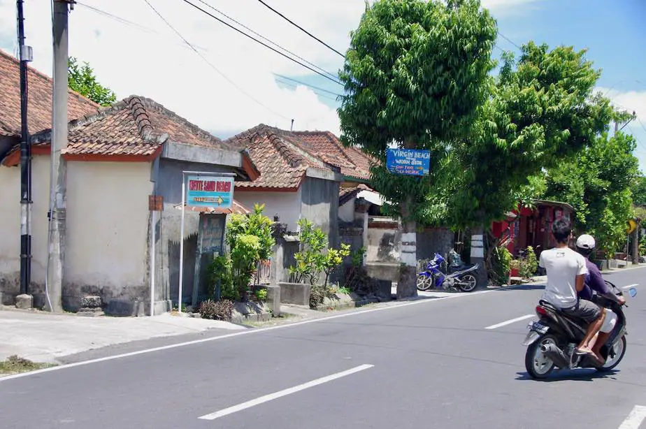 sign to Pasir Putih Beach in East Bali