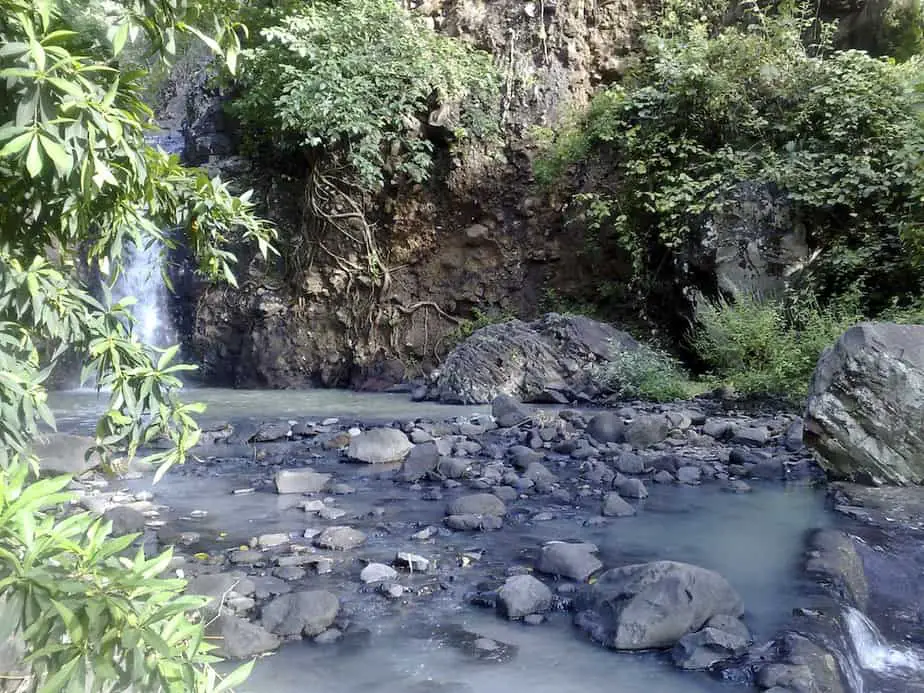 waterfall swimming in north bali