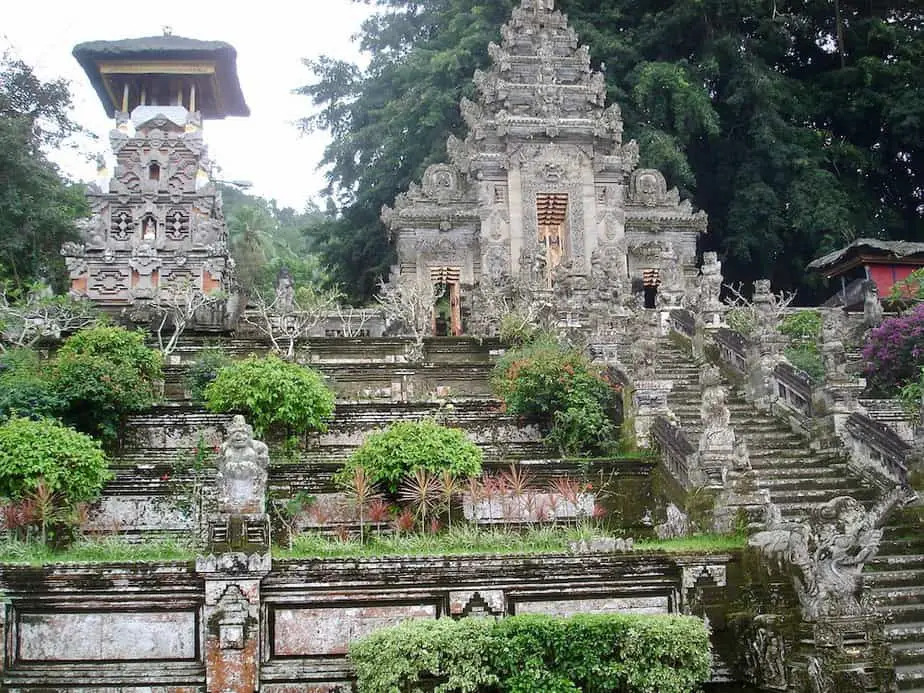 entrance to the pura kehen in bangli 