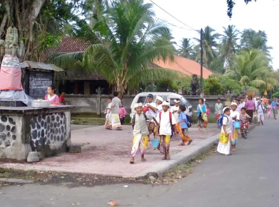 Balinese children leaving their school in Klungkung