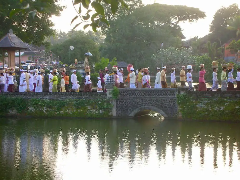 ceremony at the mengwi temple 