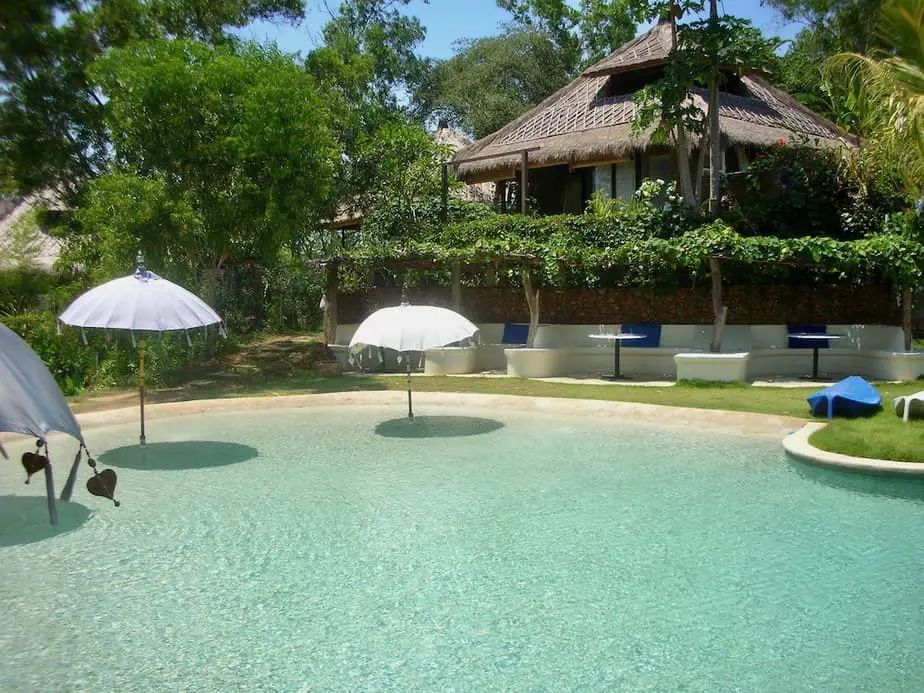 Swimming pool and bungalow at the Bloo Lagoon resort in Padangbai