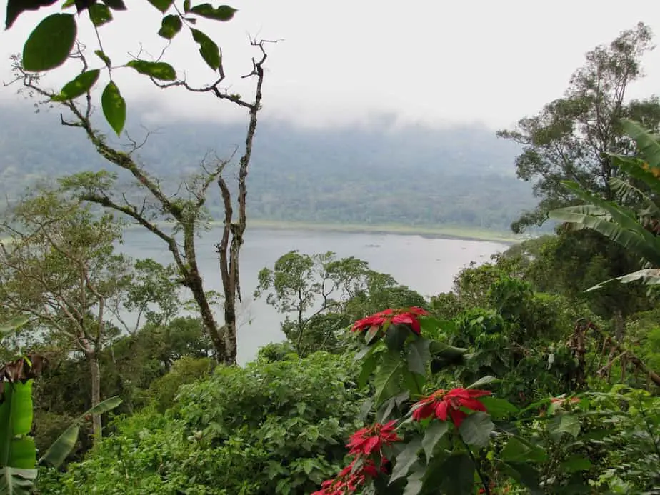 clouds around the Twin Lakes, Lake Tamblingan en Lake Buyan