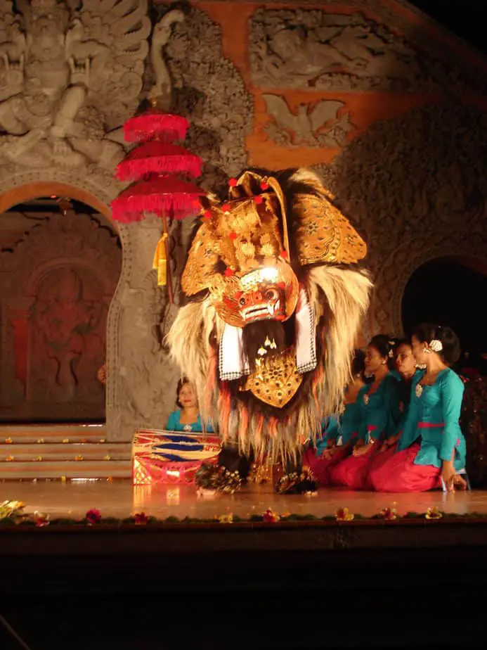 traditional dance performances in Ubud 