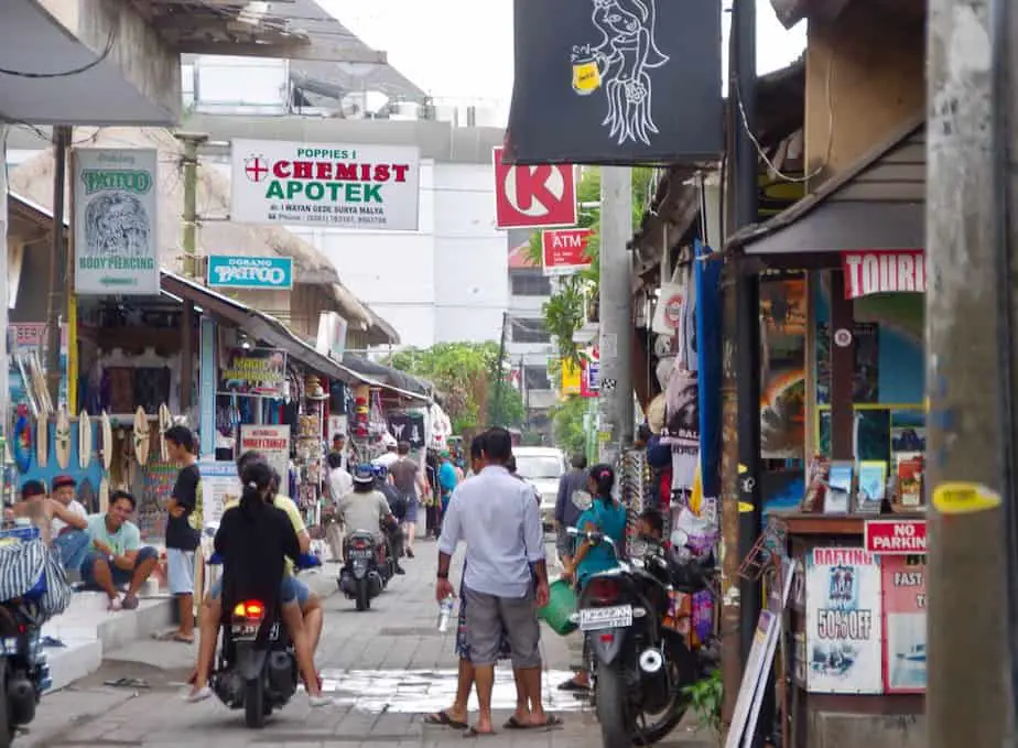 jalan poppies in kuta