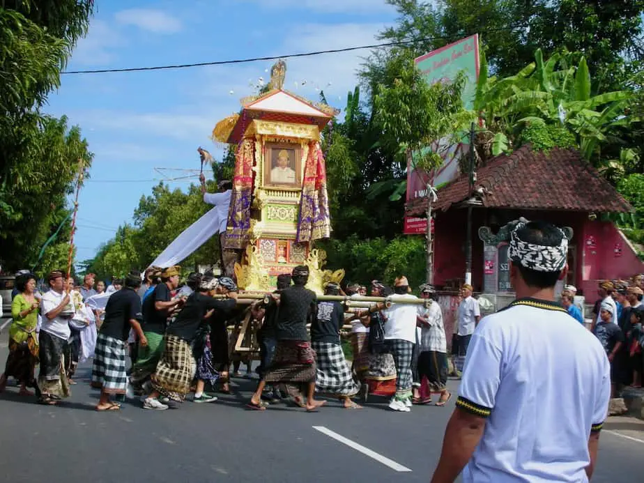 cremation ceremony in bali